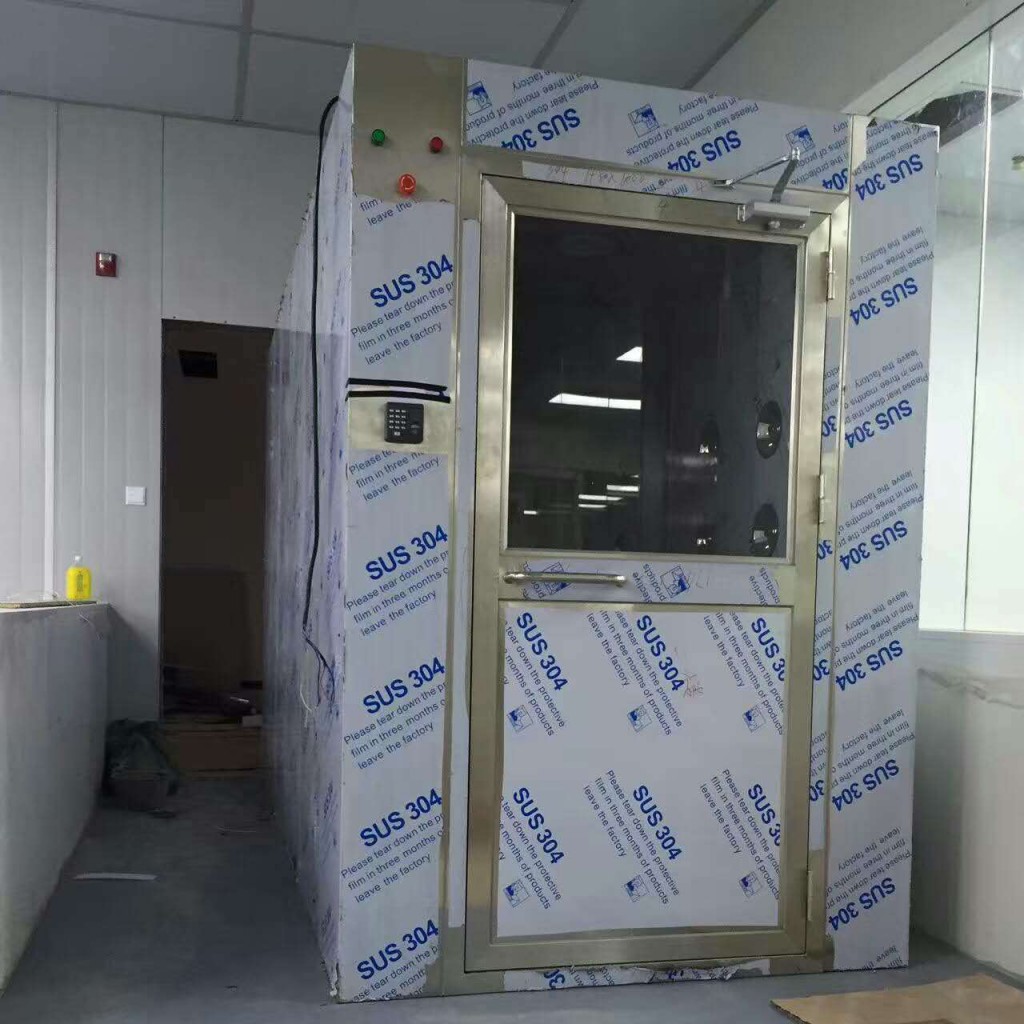 风淋室工作原理_梓净订做超大风淋室_风淋门_全不锈钢风淋室_快速卷帘门风淋室-广州梓净净化设备有限公司